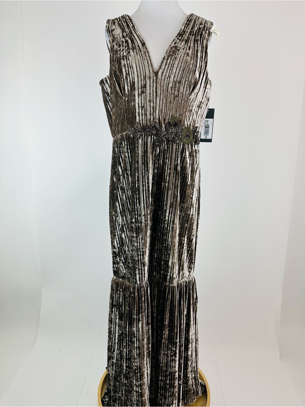 David Meister Velvet Floor Length Gown Deep V Appliqué Sequin Detail Size 16